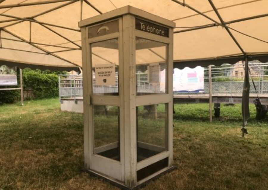 La cabine téléphonique interactive de la compagnie fouic.